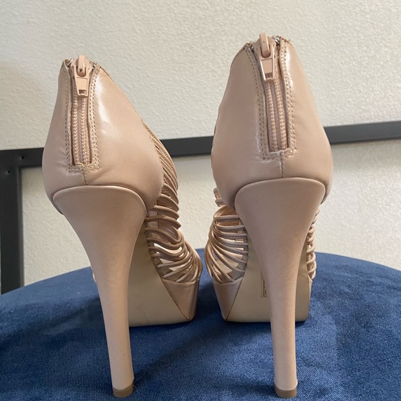 NEW Steve Madden VALLLI / Color: Nude / Size 7.5M - Picture 2 of 8